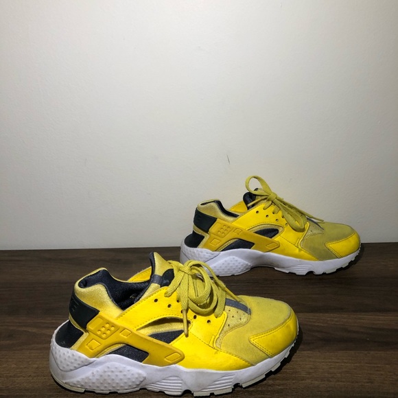 Nike | Shoes | Nike Air Huarache Boys Size 4 | Poshmark